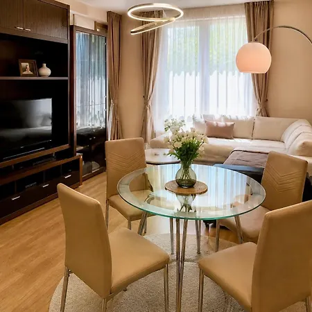 Prestige 1 Bedroom 4 People Апарт-отель 4*